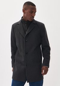 Короткое пальто