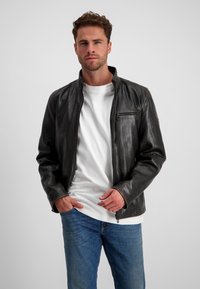 Кожаная куртка Кожаная куртка