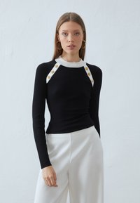 Пуловер Пуловер