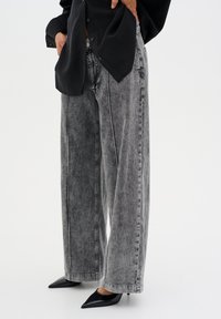 Широкие брюки