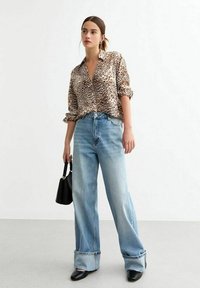 Атласная блузка