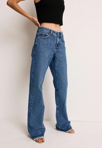 Клешеные брюки