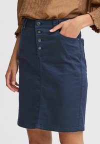 Юбка с накладными карманами Юбка с накладными карманами