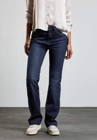 Джинсы Джинсы