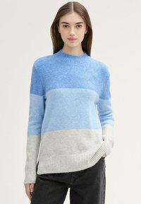 Длинный пуловер