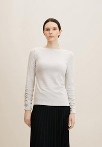 Лонгслив Лонгслив