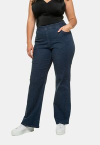 Узкие джинсы