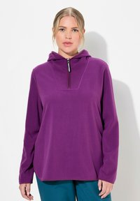 Пуловер с капюшоном