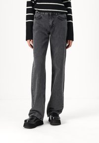 Джинсы Джинсы