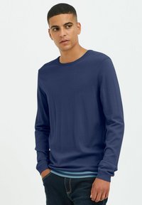 Пуловер Пуловер