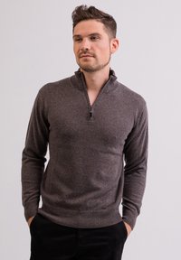 Вязаная кофта