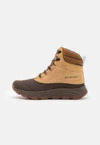 Походные ботинки