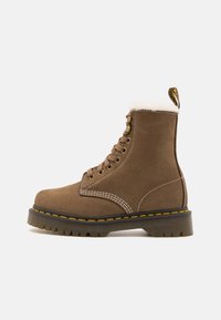 Зимние ботинки