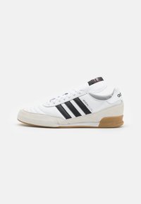 Футбольные бутсы Футбольные бутсы