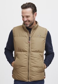 Жилет Жилет