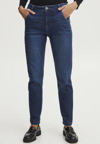 Узкие джинсы