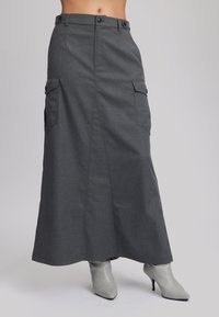 Юбка с накладными карманами