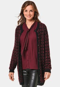 Жаккардовая вязаная кофта