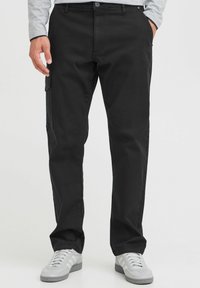 Брюки с накладными карманами Брюки с накладными карманами