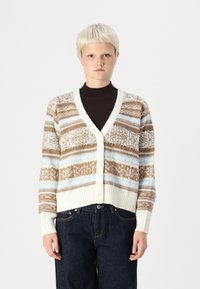 Жаккардовая вязаная кофта