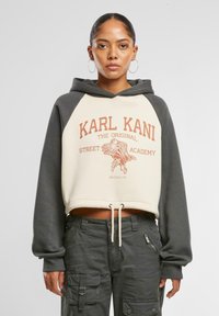 Пуловер с капюшоном