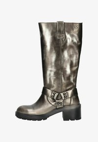 Зимние ботинки