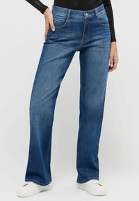 Прямые джинсы Прямые джинсы