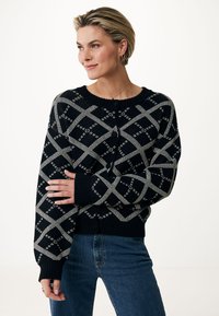 Жаккардовая вязаная кофта