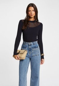 Пуловер Пуловер