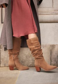 Широкие сапоги Широкие сапоги