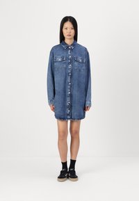 Джинсовое платье