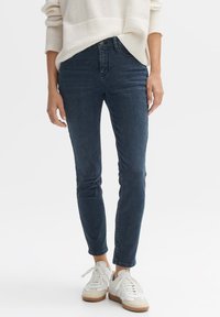 Узкие джинсы