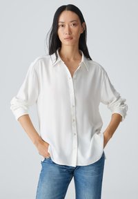 Атласная блузка