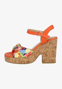 Босоножки на платформе