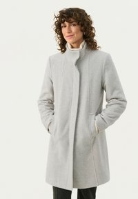 Короткое пальто