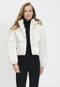 Короткая куртка