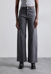 Джинсы бойфренда Джинсы бойфренда