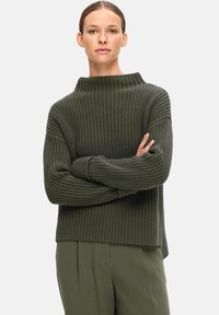 Длинный пуловер