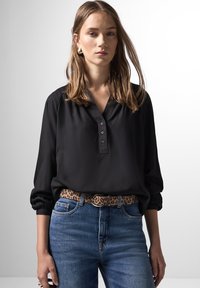 Блузка Блузка