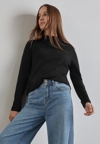 Пуловер Пуловер