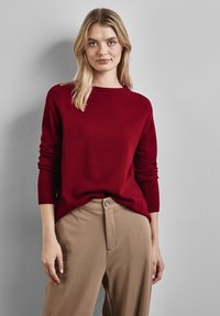 Пуловер Пуловер