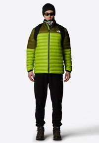 Походные ботинки