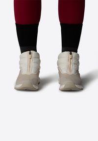 Спортивные сапоги