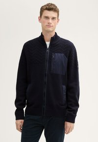 Вязаная кофта Вязаная кофта