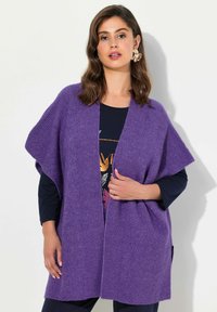 Длинный жилет