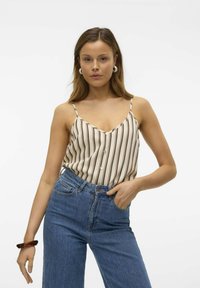 Топ на бретельках