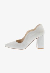 Туфли на высоком каблуке Туфли на высоком каблуке