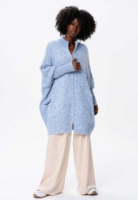 Длинный жилет