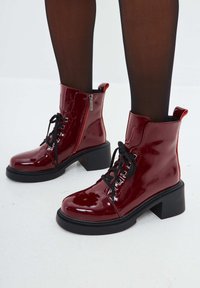 Полусапожки на высоком каблуке Полусапожки на высоком каблуке