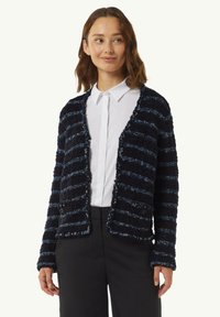 Жаккардовая вязаная кофта